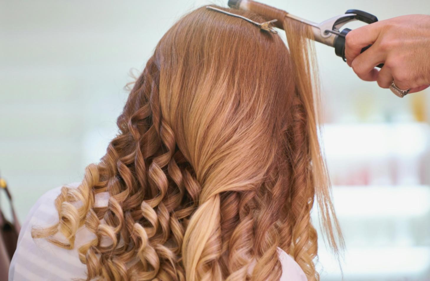 Практичне заняття з весільних зачісок