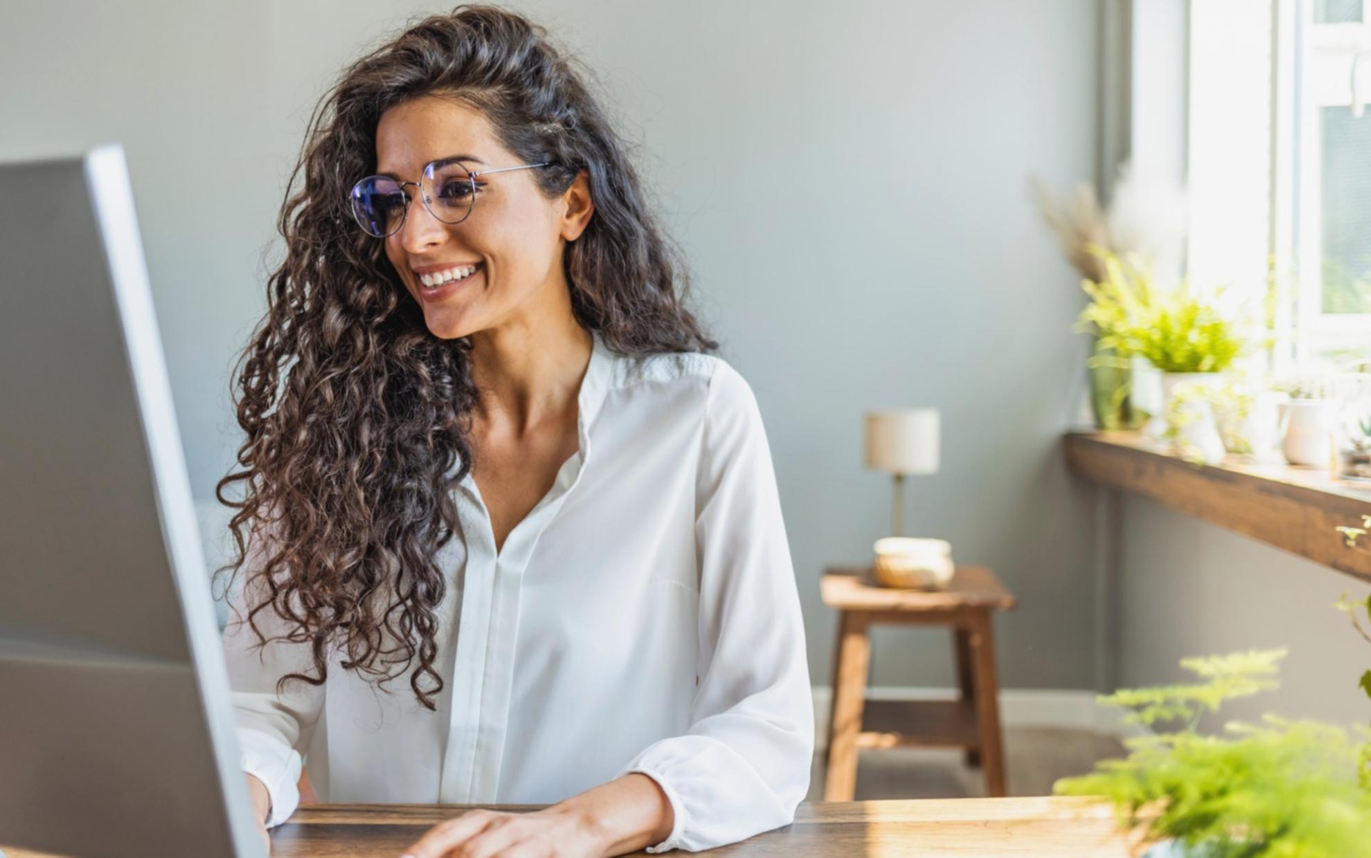 Приклад класичної весільної укладки з локонами