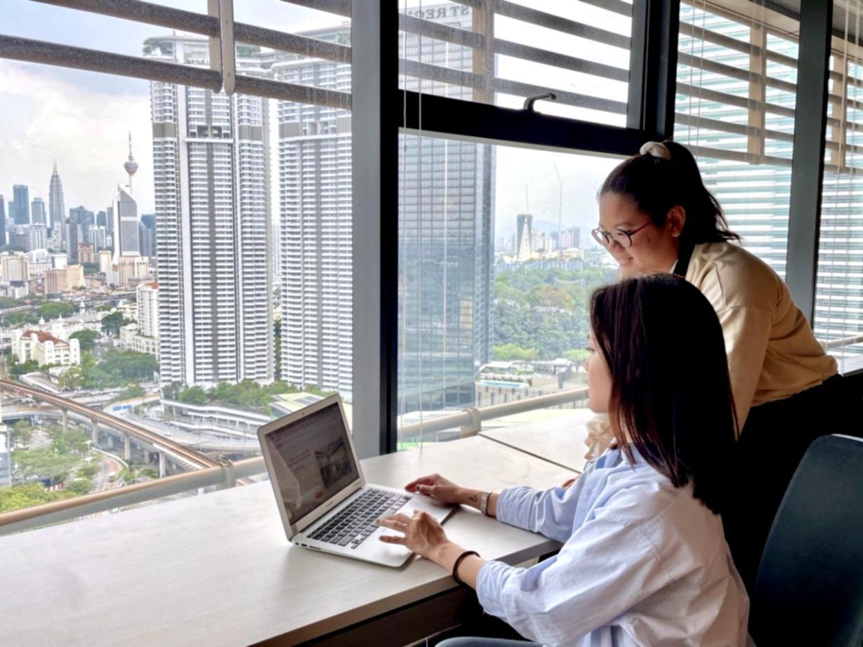 Робочий процес створення складної весільної композиції